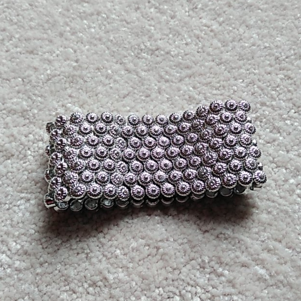 Pretty silver toned Bracelet